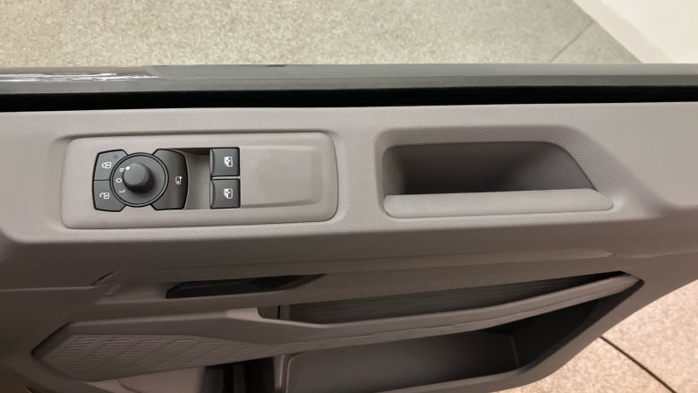 Volkswagen Transporter T32 Swb Electric 160kW 65kWh Commerce Pro Van Auto